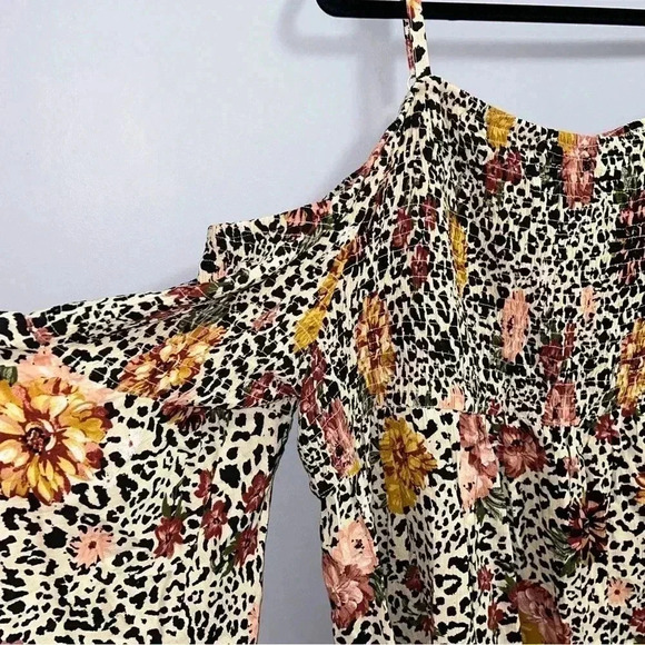 Torrid - Babydoll  Crinkle Gauze Smocked Cold Shoulder Top - Picture 7 of 11